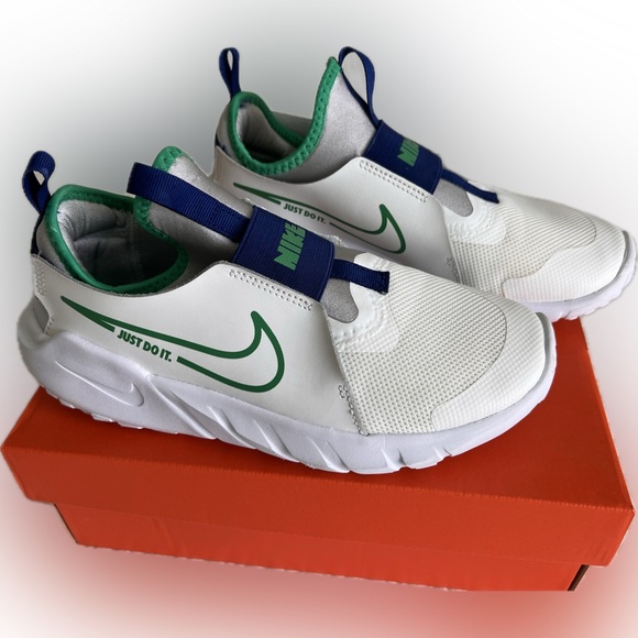 NIKE FLEX RUNNER 2 GS 'SUMMIT WHITE/STADIUM GREEN' (Size 4.5Y) - Picture 3 of 14